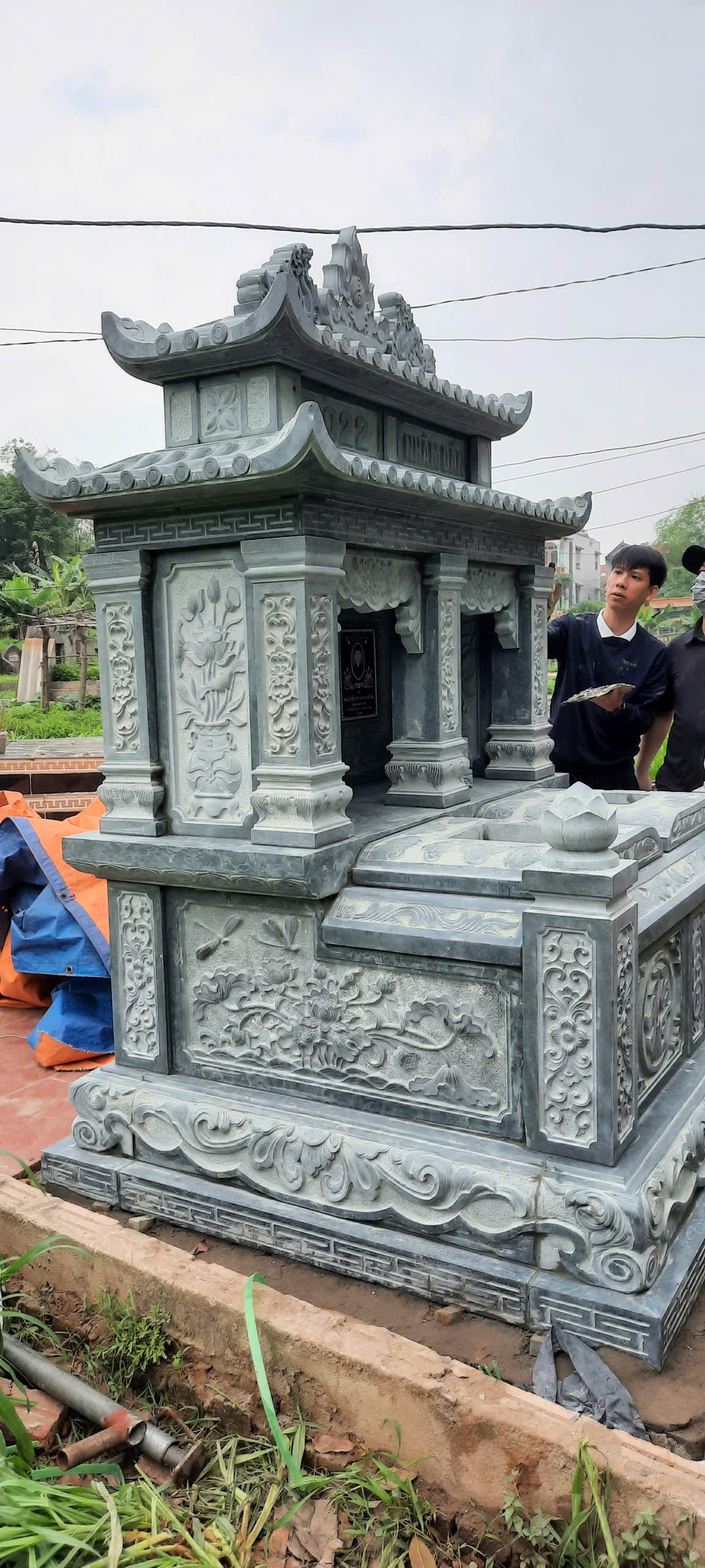 MỘ ĐÁ ĐÔI HAI MÁI NQ09
