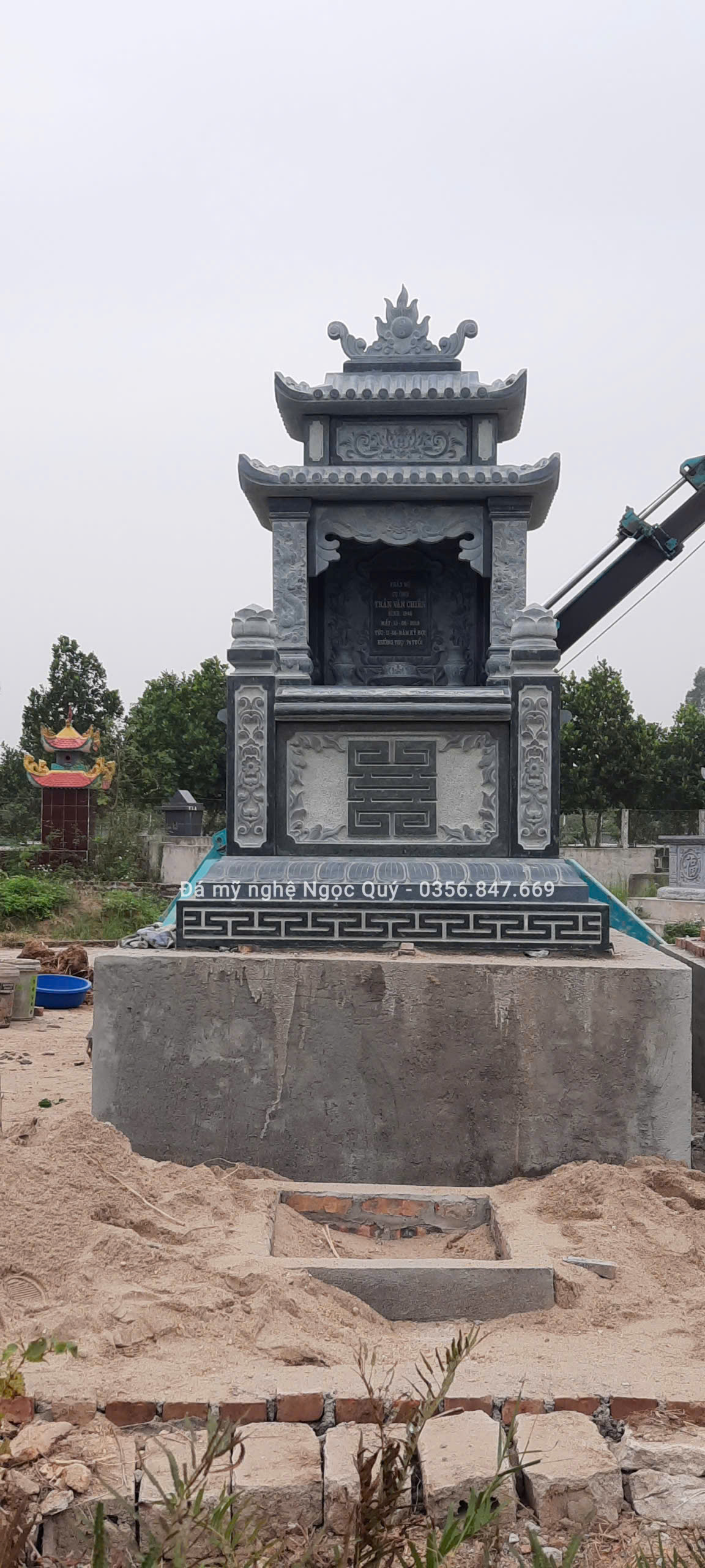 MỘ ĐÁ ĐƠN HAI MÁI NQ10