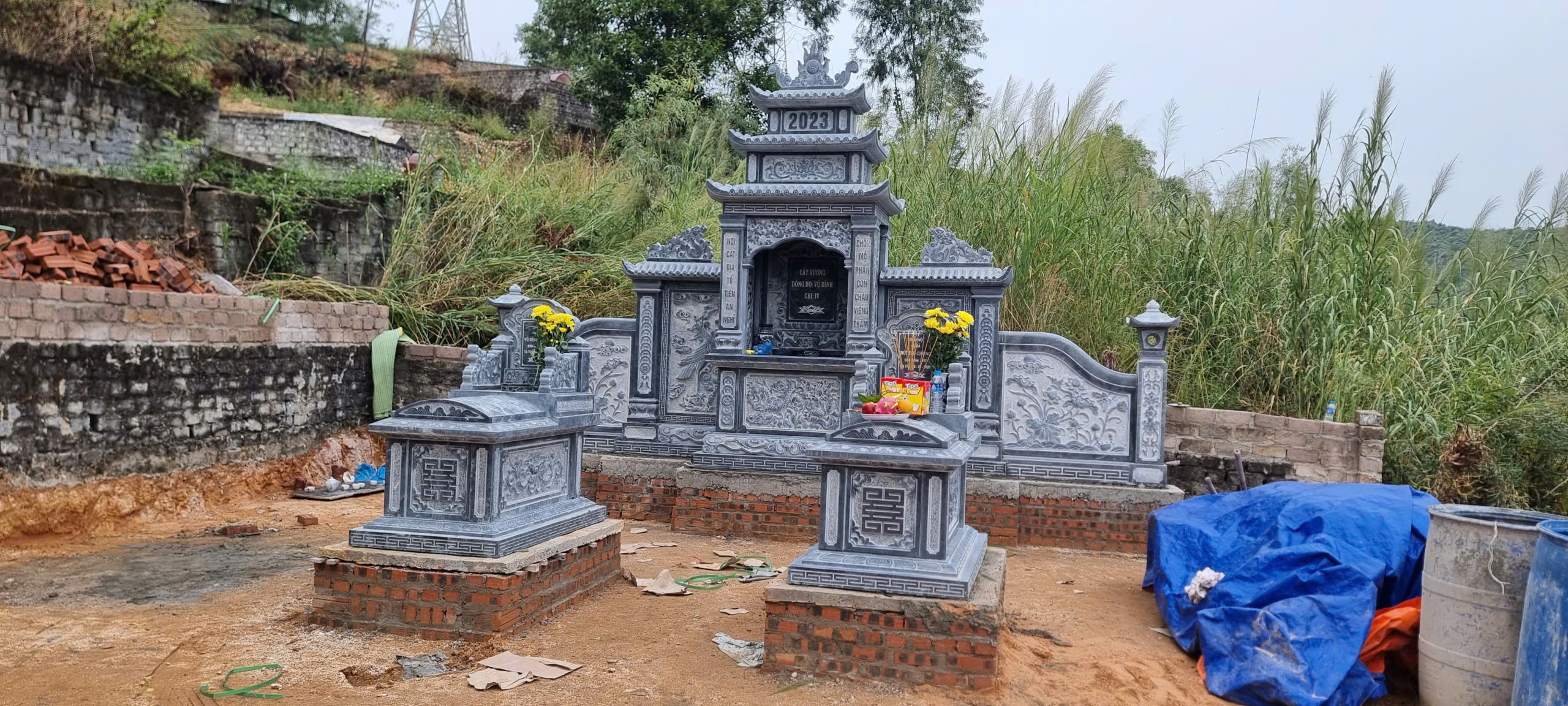 LĂNG THỜ ĐÁ NQ11