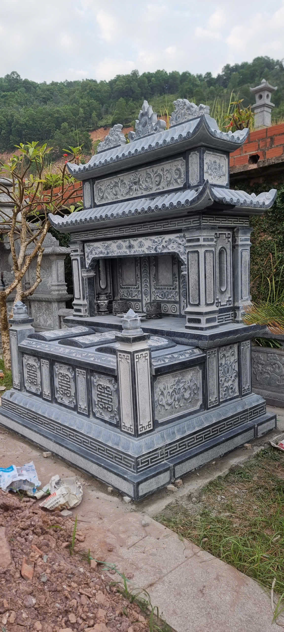 MỘ ĐÁ BA NGƯỜI NQ01
