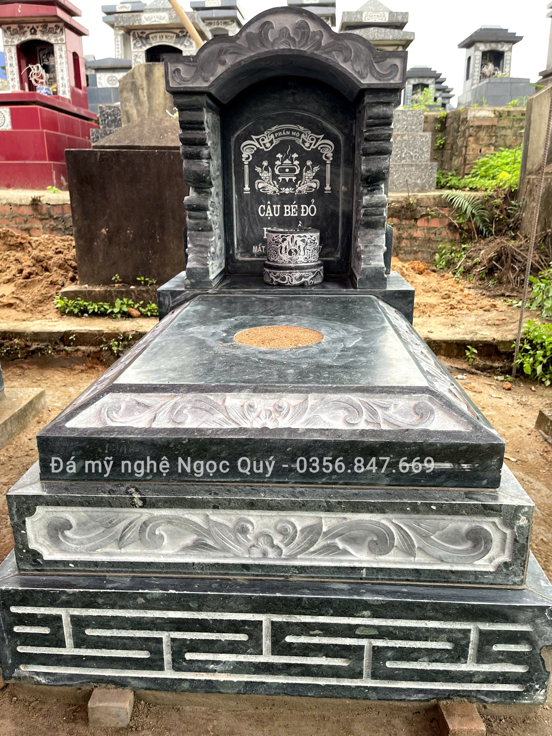 MỘ ĐÁ TAM CẤP MÁI VÒM NQ02