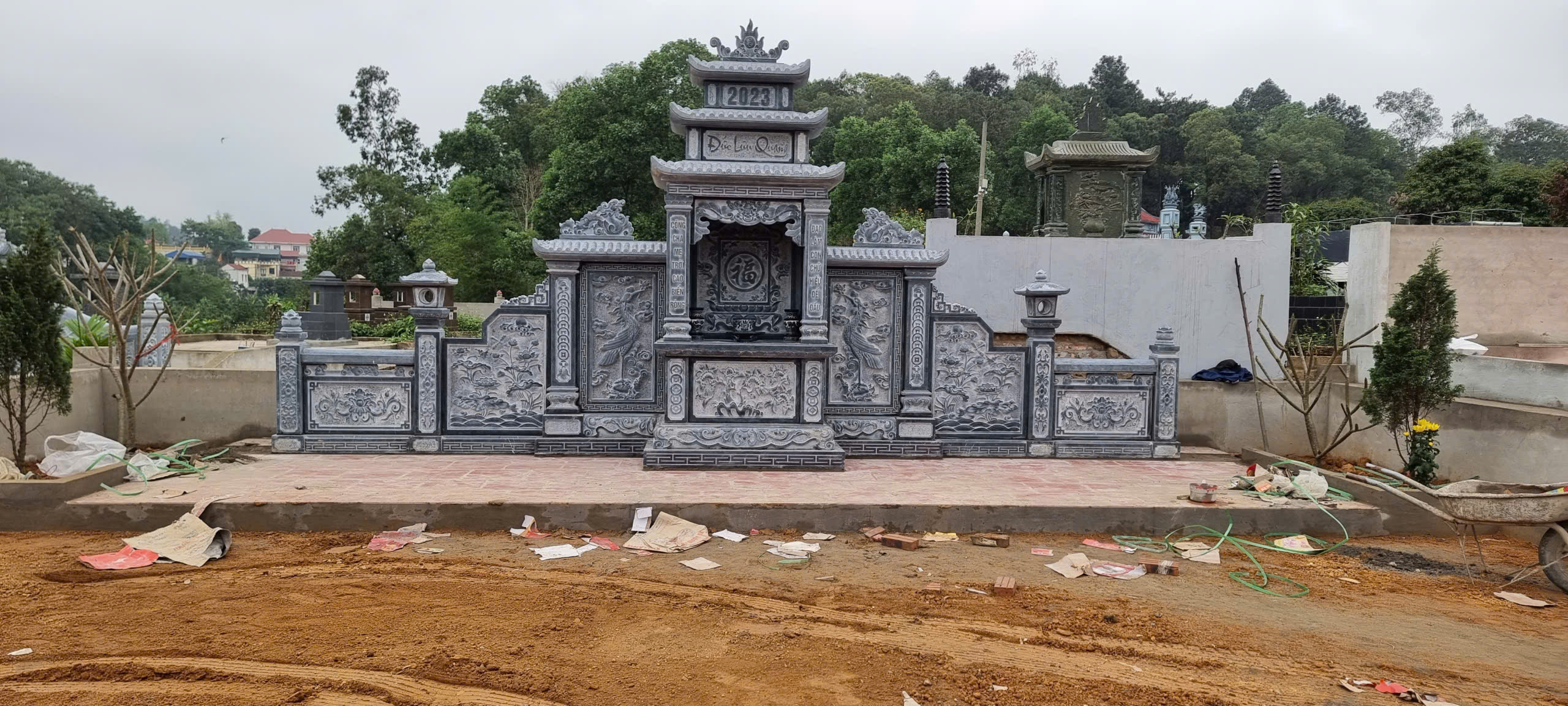 LĂNG THỜ ĐÁ NQ10